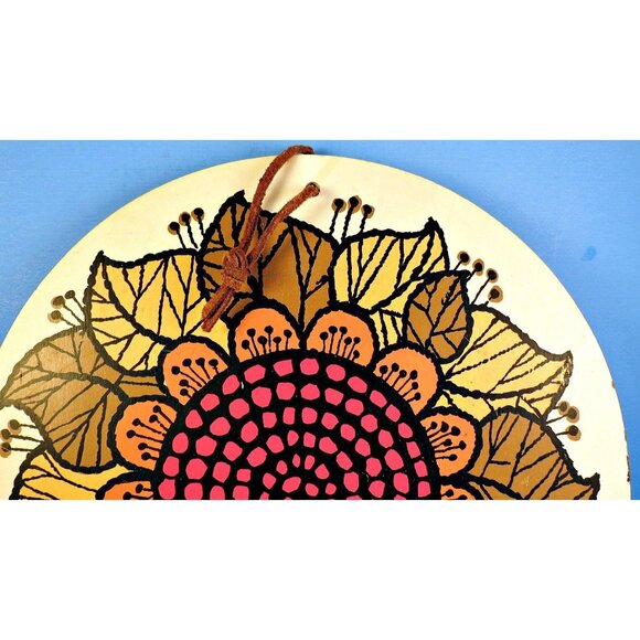 Kitschy Trivet FLOWER POWER 11 inch Wall Hanging MOD Decor Orange Red Wood - Picture 7 of 8